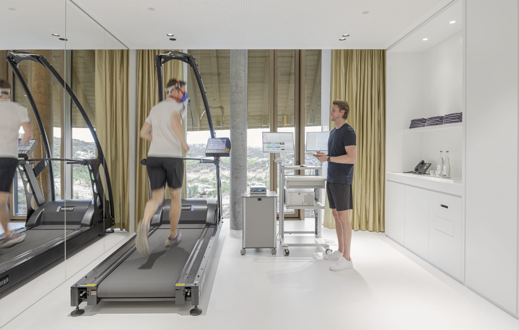 Man auf Laufband beim medizinischen check-Up am Lanserhof Sylt