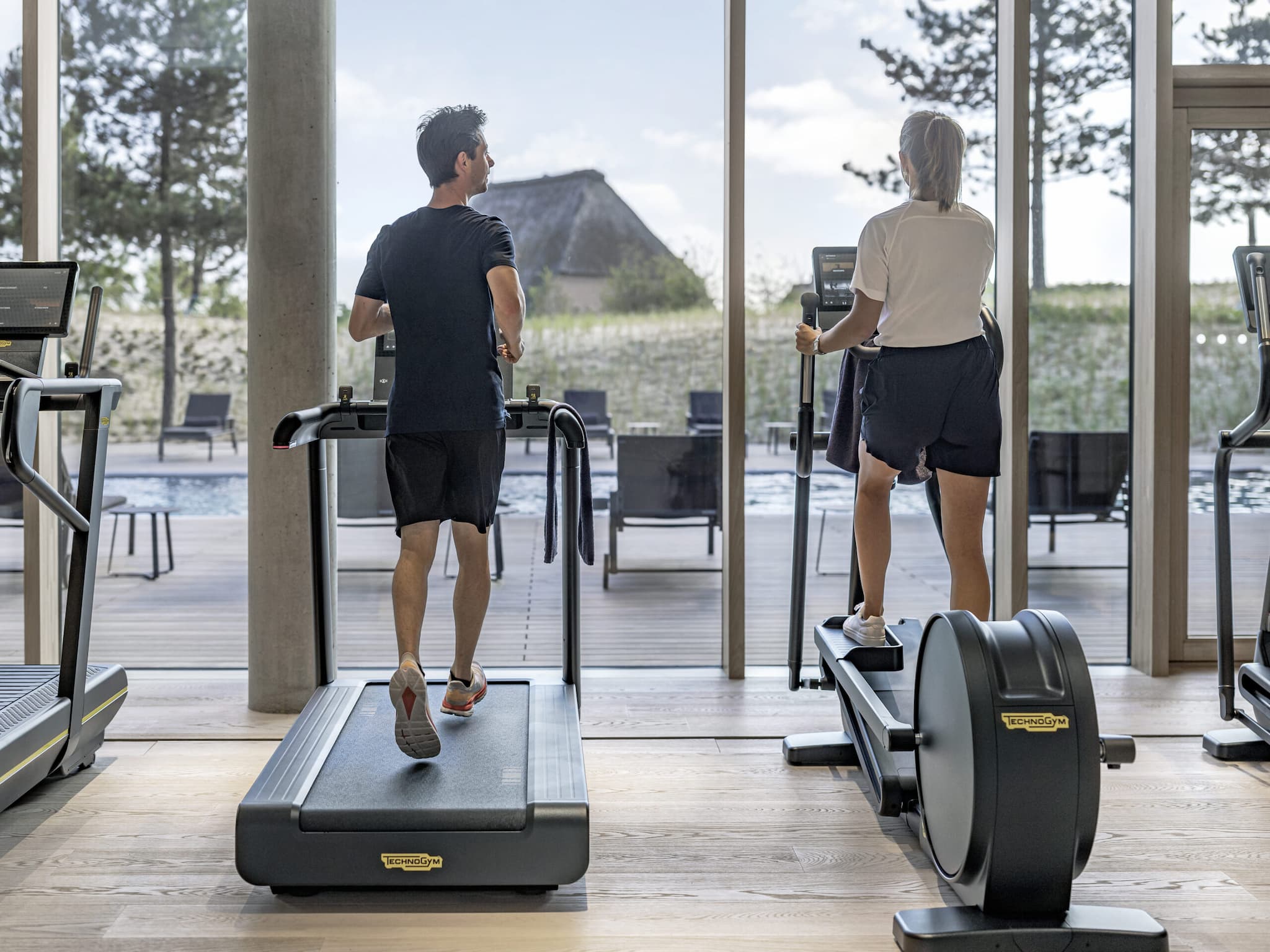Zwei Personen auf dem Laufband im Lanserhof Sylt