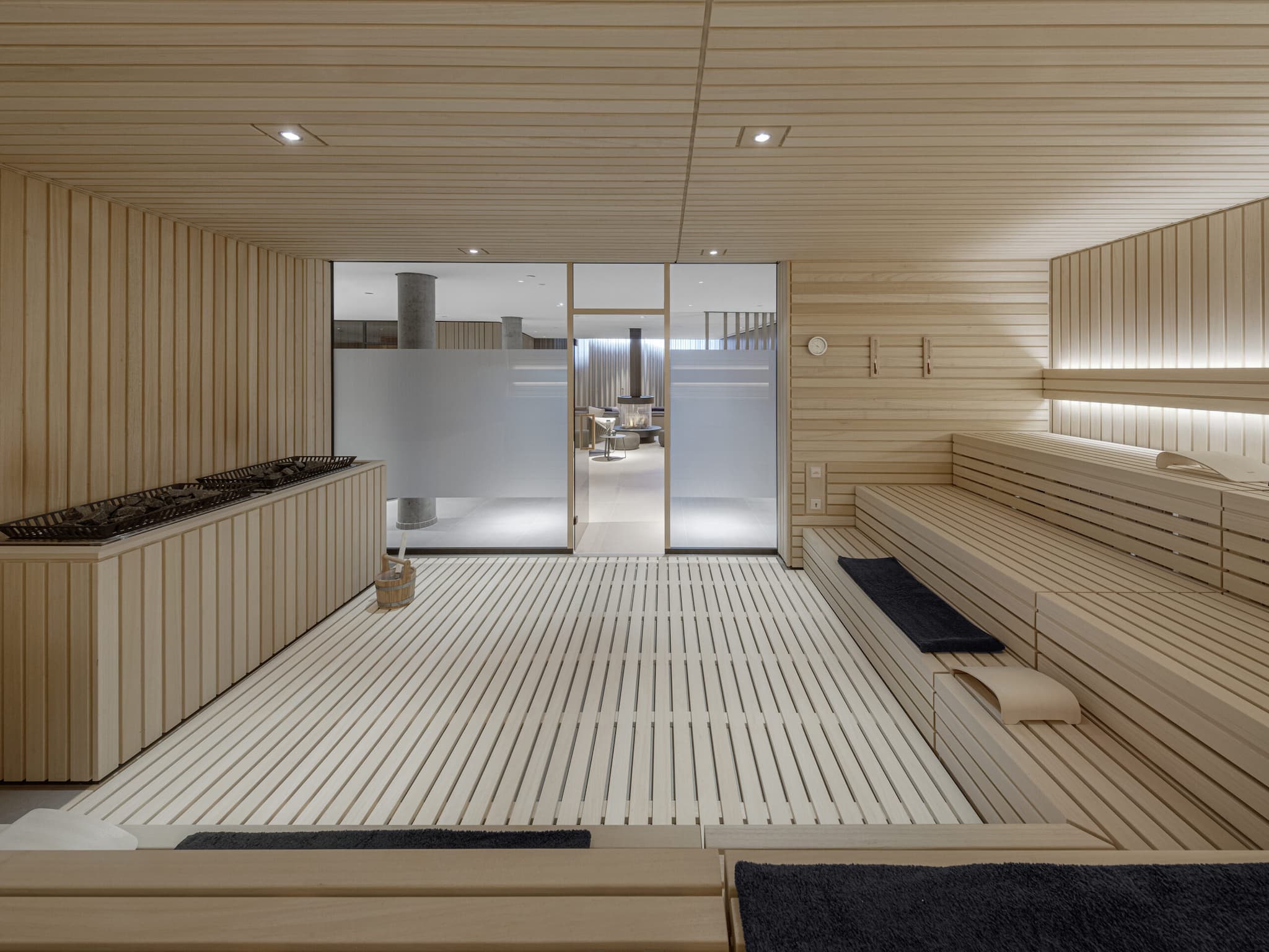 Saune aus Holz im Lanserhof Sylt