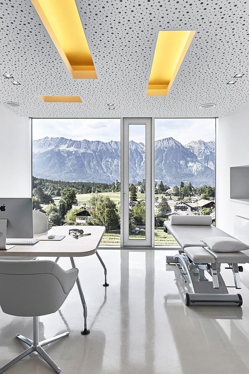 Innenansicht eines Behandlungsraums des Lanserhof Lans - von Alexander Haiden