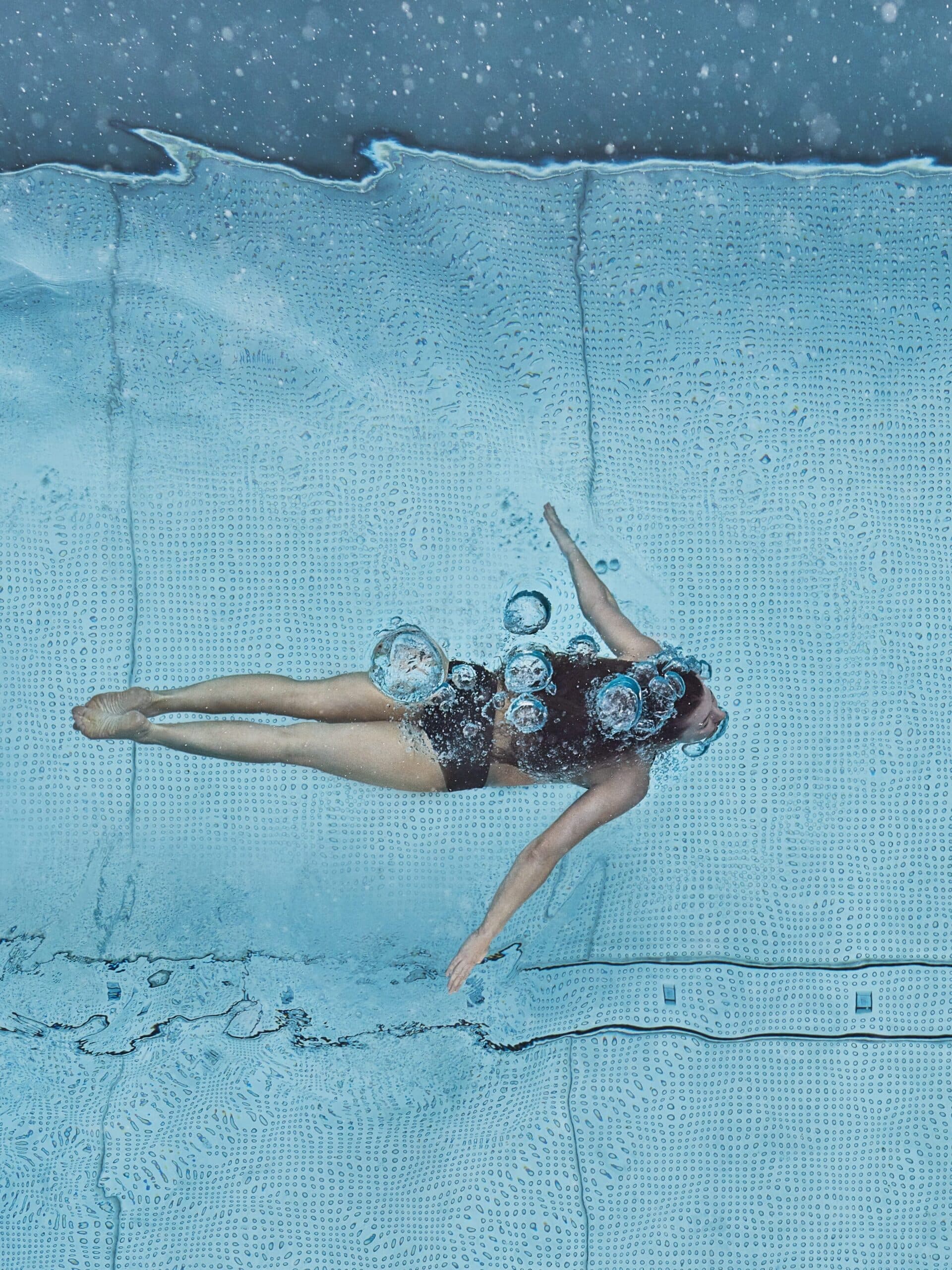 Frau im Pool im Lanserhof Lans von Alexander Haiden